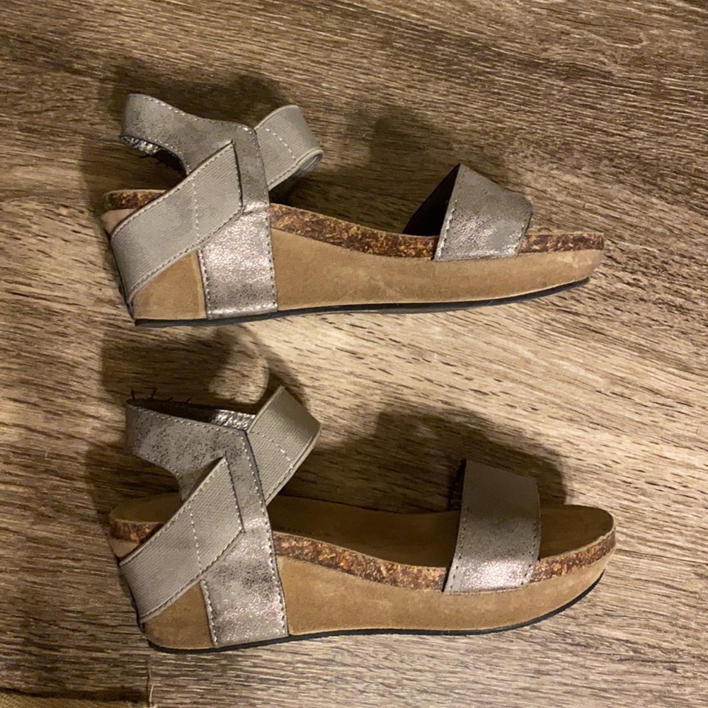 Size 1 girls wedge Pierre Dumas sandal